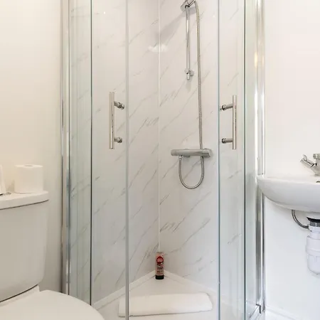 #2 - Location - Private Ensuite, Smart Tv, Fast Wifi And Free Parking - By Yoko 3*