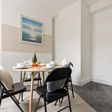ゲストハウス #2 - Location - Private Ensuite, Smart Tv, Fast Wifi And Free Parking - By Yoko 3*