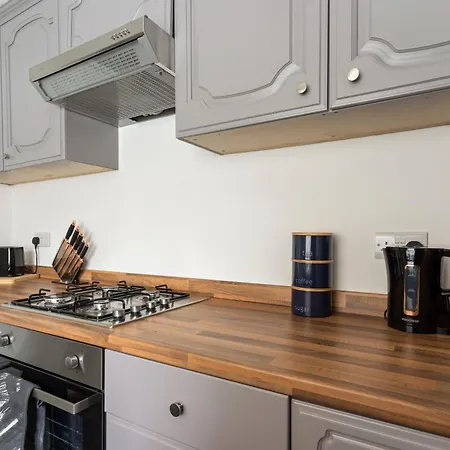 #2 - Location - Private Ensuite, Smart Tv, Fast Wifi And Free Parking - By Yoko Pensión Redcar