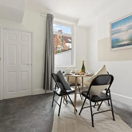#2 - Location - Private Ensuite, Smart Tv, Fast Wifi And Free Parking - By Yoko Gæstehus Redcar